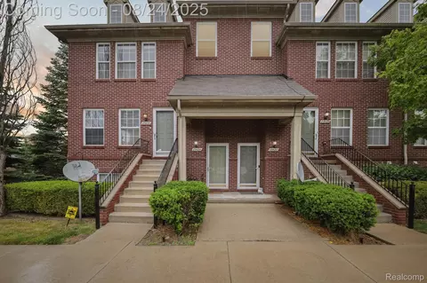 23424 Grayson Dr, Southfield, MI 48075