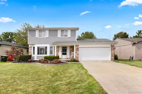 46537 Plum Grove Dr, Macomb, MI 48044