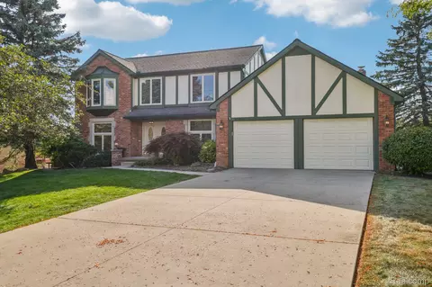 2142 Kennedy Dr, Rochester Hills, MI 48309