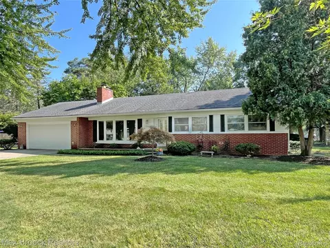 18837 Framingham Dr, Southfield, MI 48076