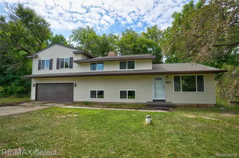 1112 Lask Dr, Flint, MI 48532