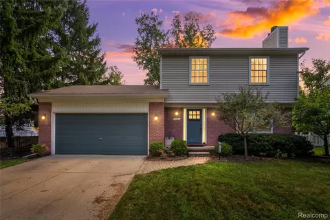22008 Middlebelt Rd, Farmington, MI 48336