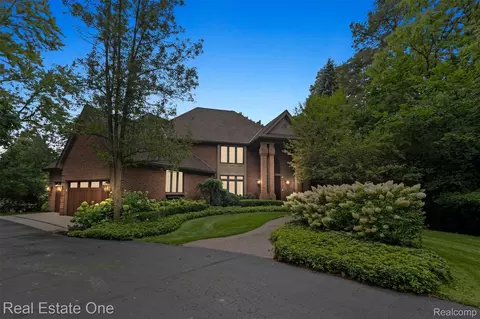 7181 Hillside Dr, Independence, MI 48346