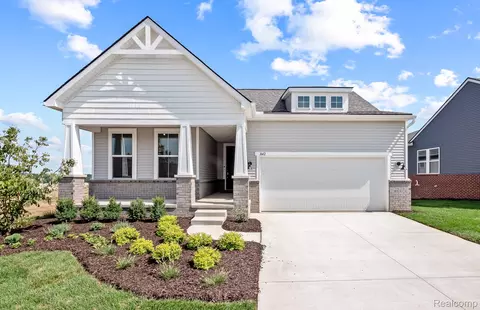 1642 Moss Dr, Milford, MI 48381