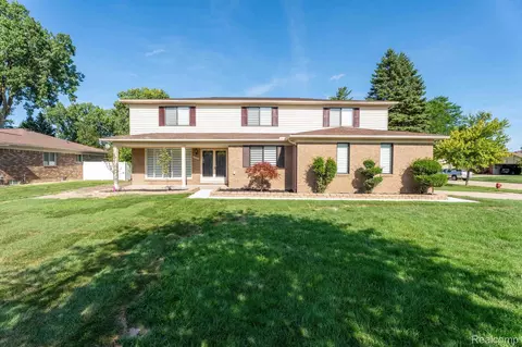 40206 Ashland Dr, Sterling Heights, MI 48313