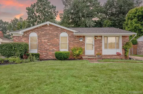 41381 Clayton St, Clinton Township, MI 48038