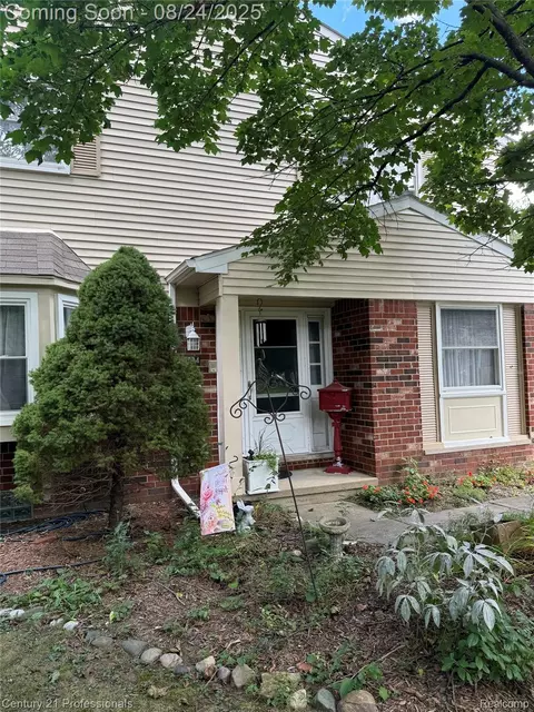 5804 Northfield Pkwy, Troy, MI 48098