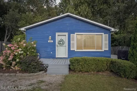 3292 Highland Blvd, Highland, MI 48356