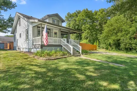 13407 Strong Blvd, South Rockwood, MI 48179