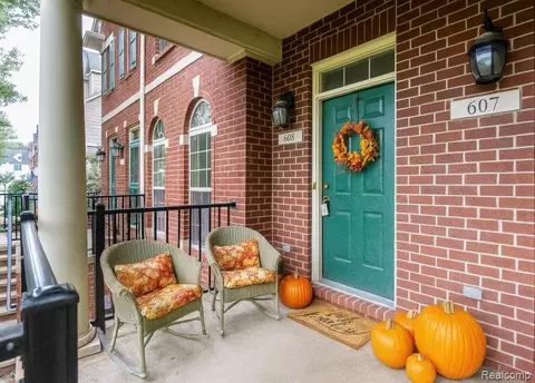 605 Village Ln, Milford, MI 48381