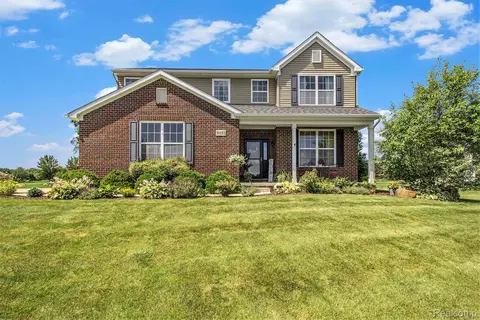8433 Thorn Hill Dr, Howell, MI 48843