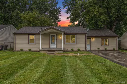 1450 Transue Ave, Burton, MI 48509