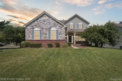 5190 Blue Spruce Dr, Ypsilanti, MI 48197