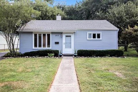 245 Kissane Ave, Brighton, MI 48116
