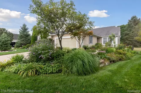 4172 Hamlet Cv #14, Bath, MI 48808