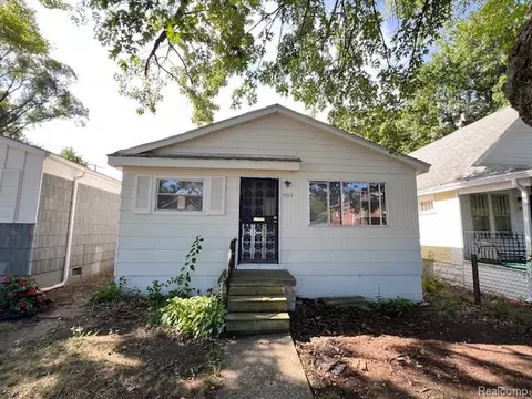 1983 Brighton St, Highland Park, MI 48203