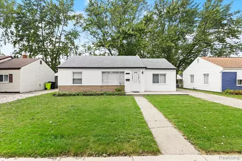 26621 Belanger St, Roseville, MI 48066