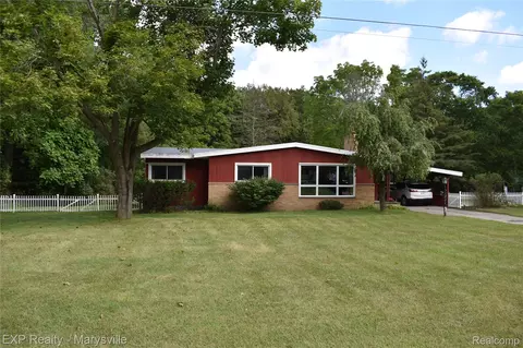 7710 Sparling Rd, Wales, MI 48027