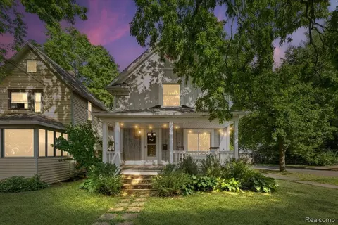 239 S Fairview Ave, Lansing, MI 48912