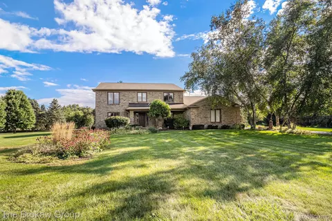 4455 Lancaster Dr, Independence, MI 48348