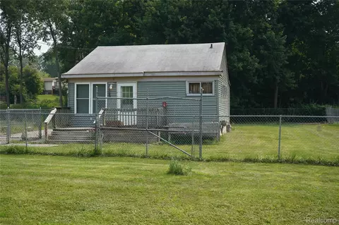 5462 Harry St, Flint, MI 48505