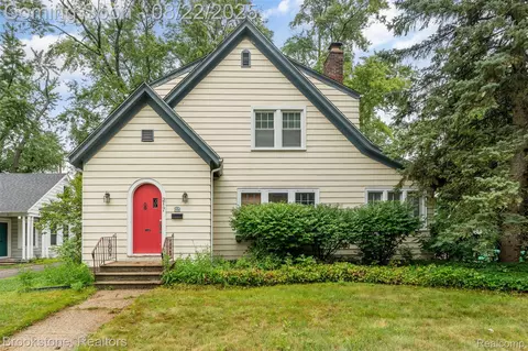 217 Navajo Ave, Pontiac, MI 48341