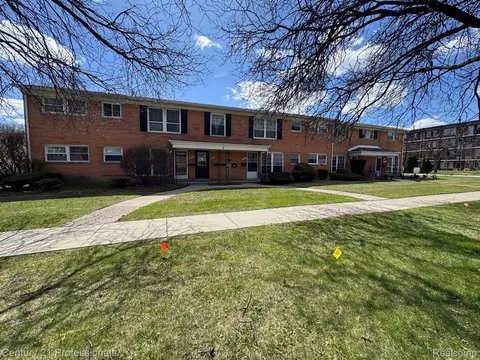 2817 W 13 Mile Rd #1, Royal Oak, MI 48073