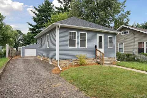 332 Hillside Ave, Jackson, MI 49203