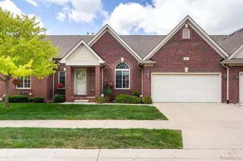 19340 Heiden Dr, Brownstown, MI 48174