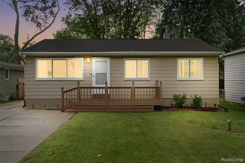 2235 Mentone St, Wolverine Lake, MI 48390