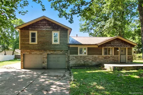 5567 Eldridge Dr, Waterford, MI 48327
