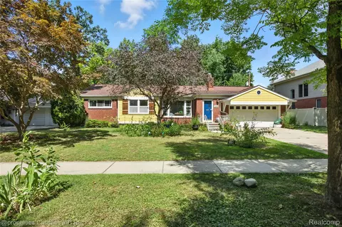 2248 W Lincoln St, Birmingham, MI 48009