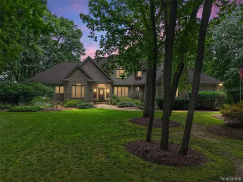 1444 W Clarkston Rd, Orion, MI 48362