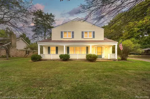 6461 Winans Lake Rd, Brighton, MI 48116
