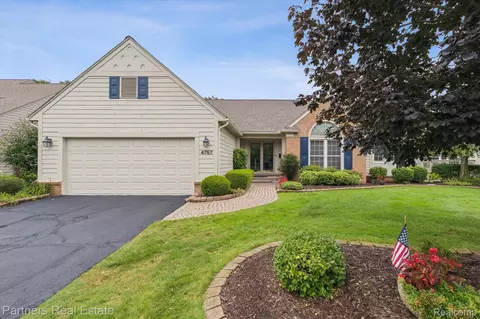 4757 Roundtree Dr, Genoa, MI 48116