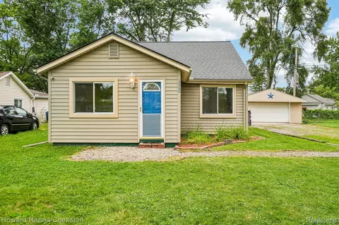 2660 Mott Ave, Waterford, MI 48328
