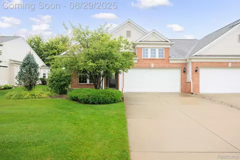 6523 Prairie Dunes Dr #69, Grand Blanc, MI 48439