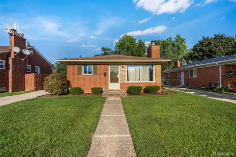 7486 Robindale Ave, Dearborn Heights, MI 48127