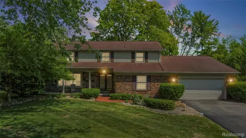 29832 High Valley Ct, Farmington Hills, MI 48331