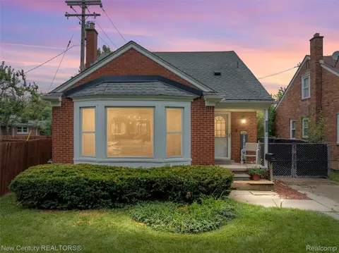 13120 Rosemary Blvd, Oak Park, MI 48237