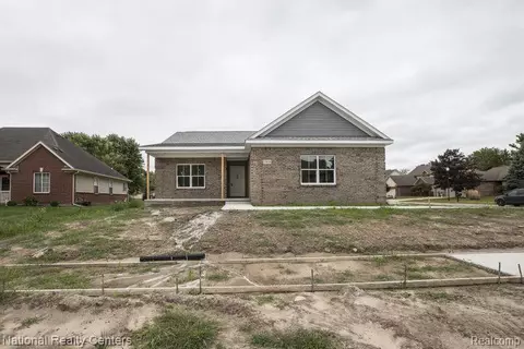 23036 Waterview Dr, Huron, MI 48164
