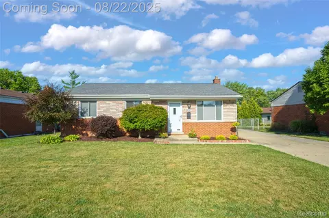 26307 Merideth Dr, Warren, MI 48091