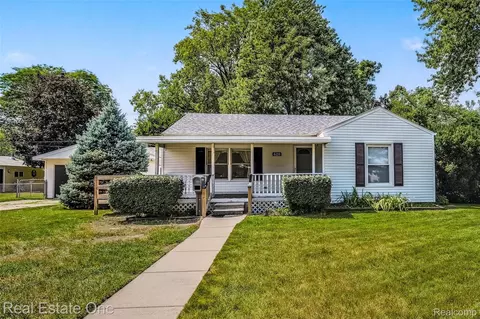 620 S Webik Ave, Clawson, MI 48017