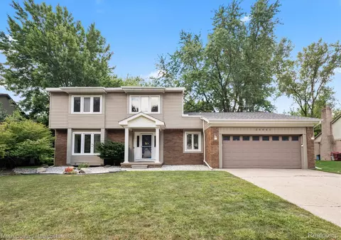 25051 Sullivan Ln, Novi, MI 48375