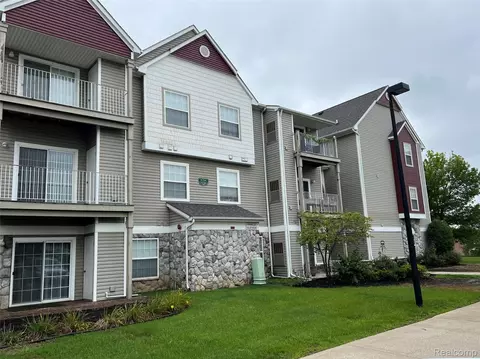 15240 Silver Pkwy #107, Fenton, MI 48430