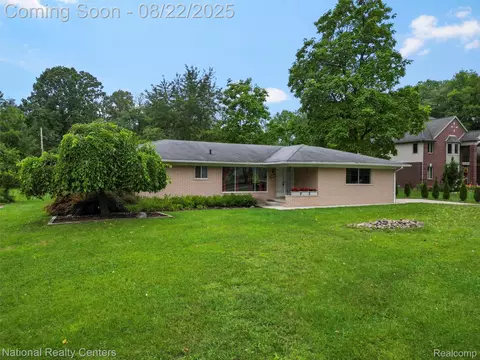 6525 Norton Dr, Troy, MI 48085