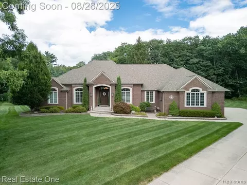 100 Oaklane Dr, Rochester Hills, MI 48306