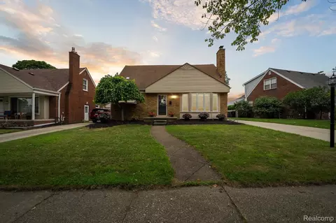 2610 Gorno St, Trenton, MI 48183