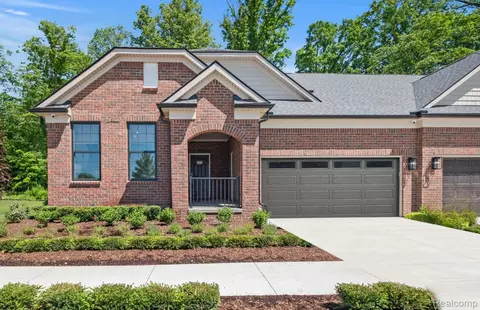 55717 Oak Pointe Dr, Shelby Township, MI 48315