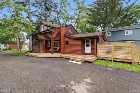 8416 Arlis Ave, Commerce, MI 48382